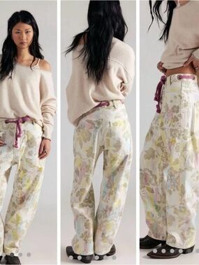 Free People Moxie Printed Flocked Barrel Jeans in Ivory Floral Combo SZ 28